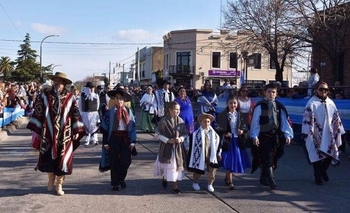 Imagen de la nota: El desfile del 25 de mayo finalmente será en Hinojo