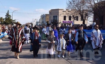 Imagen de la nota: El desfile del 25 de mayo finalmente será en Hinojo