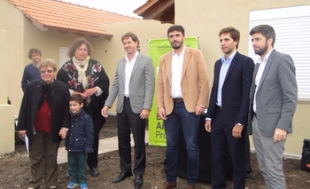 Imagen de la nota: Entregaron seis viviendas en el barrio Educadores 