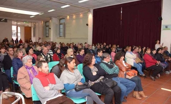 Acto de entrega y firma de escrituras para 300 familias  Imagen de la nota: Acto de entrega y firma de escrituras para 300 familias