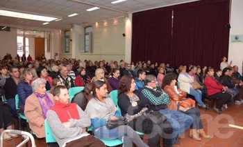 Imagen de la nota: Acto de entrega y firma de escrituras para 300 familias 