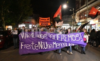 Marcharon pidiendo justicia e irrumpieron la sesión del HCD Imagen de la nota: Marcharon pidiendo justicia e irrumpieron la sesión del HCD