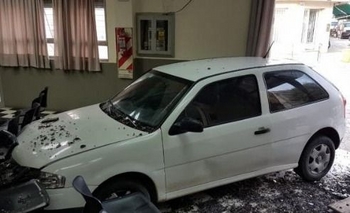 Imagen de la nota: Un día de furia: le cortaron la luz y se incrustó contra las oficinas