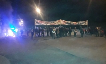Imagen de la nota: Vecinos cortaron la Autopista y reclaman por el asfalto 