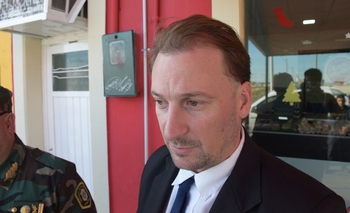 Imagen de la nota: El fiscal Lucas Moyano en un taller de la Embajada estadounidense