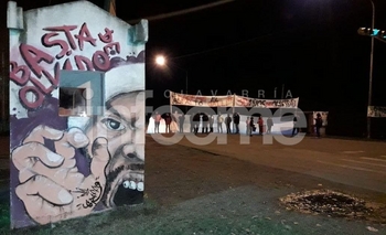 Imagen de la nota:  Vecinos del barrio AOMA vuelven a cortar la autopista reclamando el asfalto