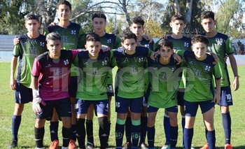 Imagen de la nota: Embajadores cedió en Bahía Blanca y complicó sus aspiraciones