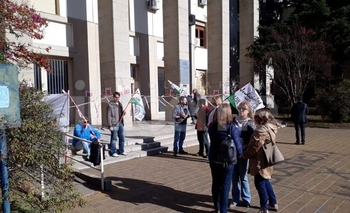 Judiciales de paro: protestas en Tribunales de Azul  Imagen de la nota: Judiciales de paro: protestas en Tribunales de Azul