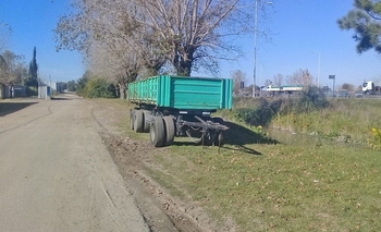 Imagen de la nota: Municipio pide retiro de acoplado abandonado