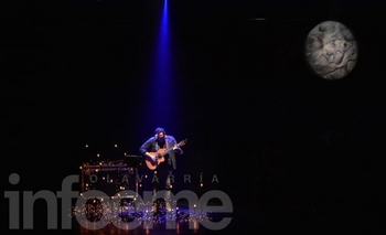 Imagen de la nota: Bajo una gran luna, Ismael Serrano emocionó al público olavarriense