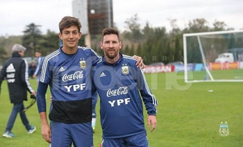 Imagen de la nota: Mateo Clemente y Leo Messi juntos en Ezeiza