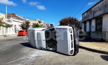 Tremendo choque y vuelco: tres personas heridas Imagen de la nota: Tremendo choque y vuelco: tres personas heridas