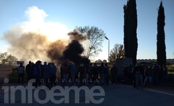 Imagen de la nota: Cerro Negro: Trabajadores protestan en el acceso a la fábrica