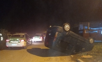 Imagen de la nota: Robaron una camioneta y a las cuadras volcaron