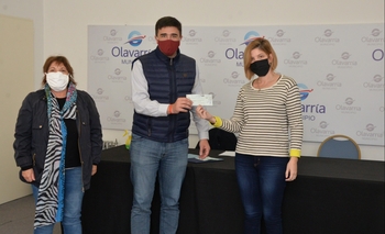 Imagen de la nota: Entrega de microcréditos para emprendedores y emprendedoras