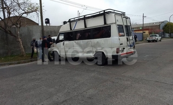 Fortísimo choque y vuelco en el barrio Belgrano Imagen de la nota: Fortísimo choque y vuelco en el barrio Belgrano