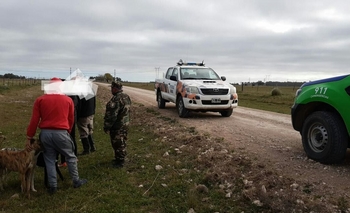 Imagen de la nota: Atraparon a galgueros cazando en un campo