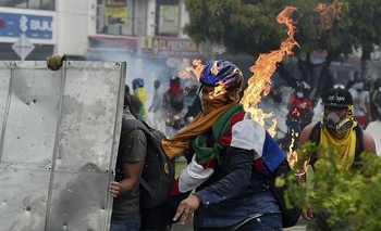 Imagen de la nota: Represión en Colombia: ya van 21 muertos y 940 heridos