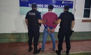 Imagen de la nota: Chocó un cantero, agredió a la policía y fue aprehendido