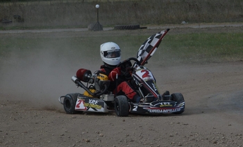 El Karting pasó por Laprida con grandes espectáculos Imagen de la nota: El Karting pasó por Laprida con grandes espectáculos