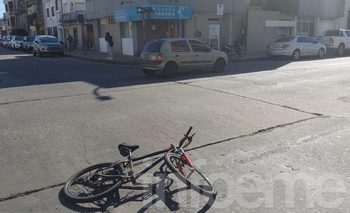 Imagen de la nota: Una ciclista resultó herida y terminó en el Hospital