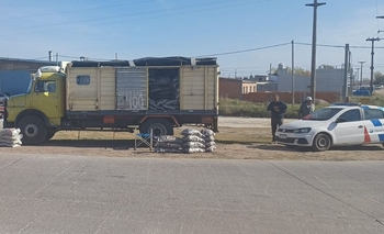 Imagen de la nota: Vendían papas al costado de la ruta y fueron multados