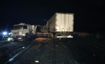 Imagen de la nota: Bolívar: dos fallecidos tras choque de dos camiones