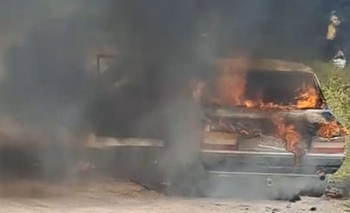 Imagen de la nota: El incendio de un auto terminó en pérdidas totales