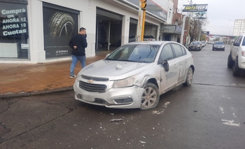Imagen de la nota: Estaba mal estacionado y chocó con un camión