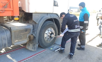 Imagen de la nota: Controlaron cargas de camiones y pasajeros en la Ruta 226