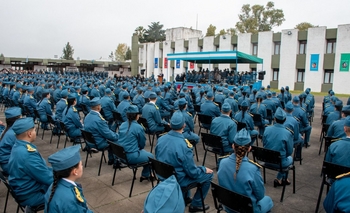 Imagen de la nota: Más de 450 jóvenes aspirantes bonaerenses se convirtieron en cadetes