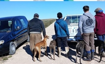 Imagen de la nota: Atraparon a tres cazadores con galgos en un campo de Santa Luisa