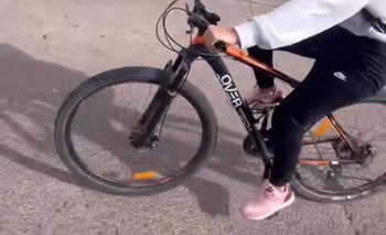 Entraron a un gimnasio y robaron una bicicleta: buscan recuperarla Imagen de la nota: Entraron a un gimnasio y robaron una bicicleta: buscan recuperarla