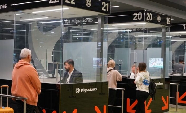 El Gobierno endureció por decreto la política migratoria: cambios en salud, educación y ciudadanía