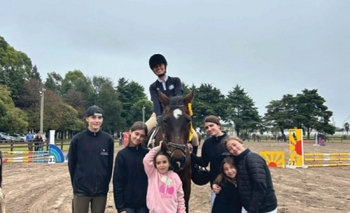 Imagen de la nota:  Exitoso Encuentro de Saltos Hípicos en Estudiantes