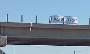 Imagen de la nota: Señalizaron con una bandera el puente de Ruta 3 en reclamo por falta de obras 