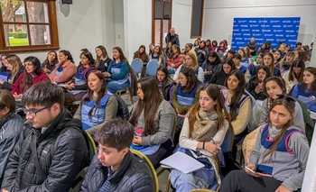 Imagen de la nota: A sala llena se llevó a cabo el taller sobre estereotipos en actos escolares