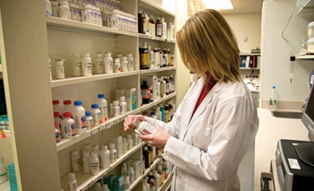 Imagen de la nota: Estado de alerta: por conflicto gremial podrían faltar medicamentos en farmacias