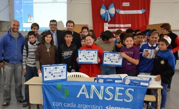 Imagen de la nota: Más de cien estudiantes recibieron netbooks
