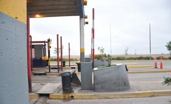 Imagen de la nota: Barreras levantadas en el peaje de Hinojo por protesta gremial