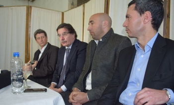 Imagen de la nota: El Frente para la Victoria se mostró unido y recibió al ministro Sileoni