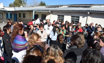 Imagen de la nota: Padres protestan en la Escuela Nº49 y piden soluciones por el amianto