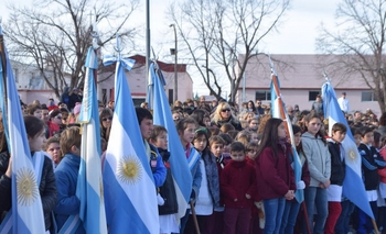 Imagen de la nota: Cerca de 600 chicos juraron fidelidad a la bandera
