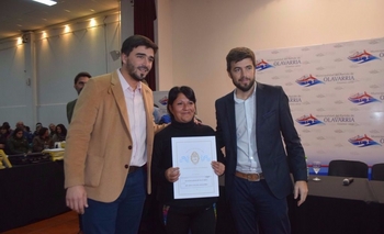 Imagen de la nota: A salón colmado: acto de firma y entrega de escrituras 