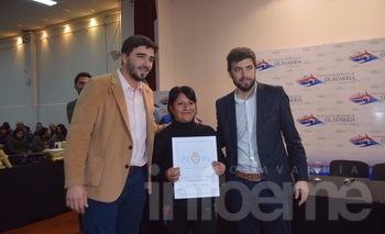 Imagen de la nota: A salón colmado: acto de firma y entrega de escrituras 