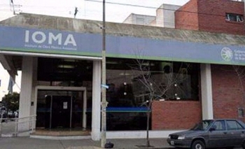 Entregan credenciales de IOMA Imagen de la nota: Entregan credenciales de IOMA