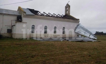 Imagen de la nota: Municipio entregó subsidio a la Capilla San Miguel Arcángel