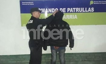 Imagen de la nota: Vio a la policía, descartó una moto robada y lo atraparon  