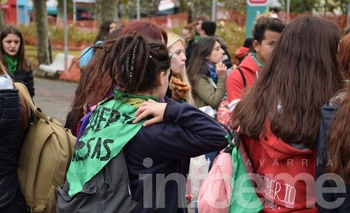 Imagen de la nota: Así se vive el debate en el Paseo Jesús Mendía