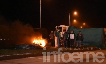Imagen de la nota: Camioneros reclaman en la rotonda de 226 y 51